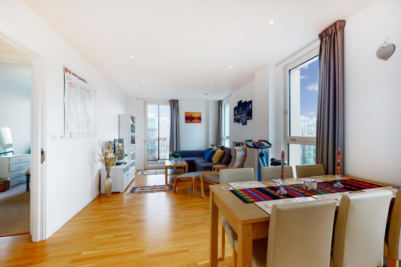 Lovely 2 Bedroom Flat With Balcony In Stratford London Eksteriør bilde