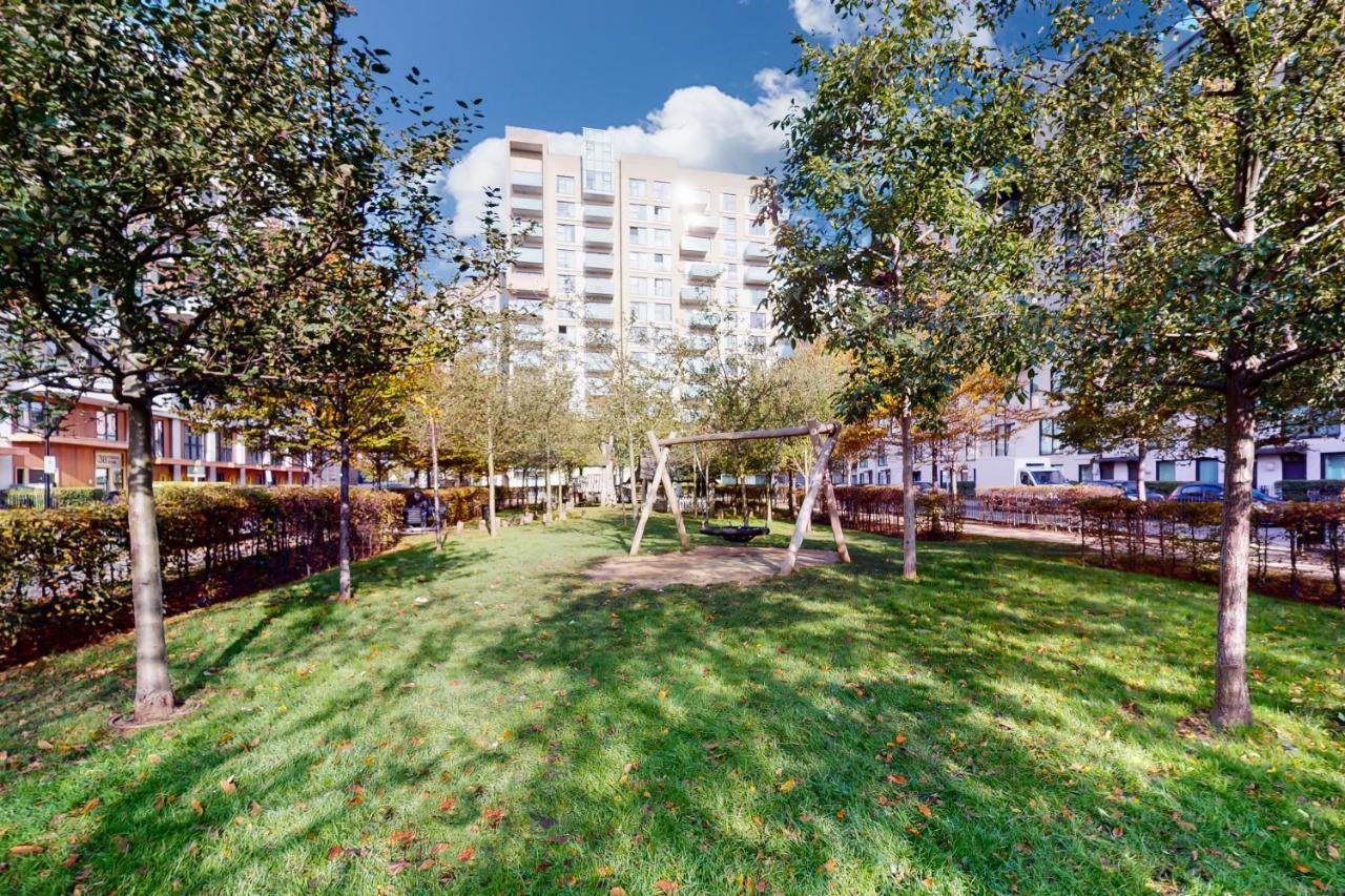 Lovely 2 Bedroom Flat With Balcony In Stratford London Eksteriør bilde