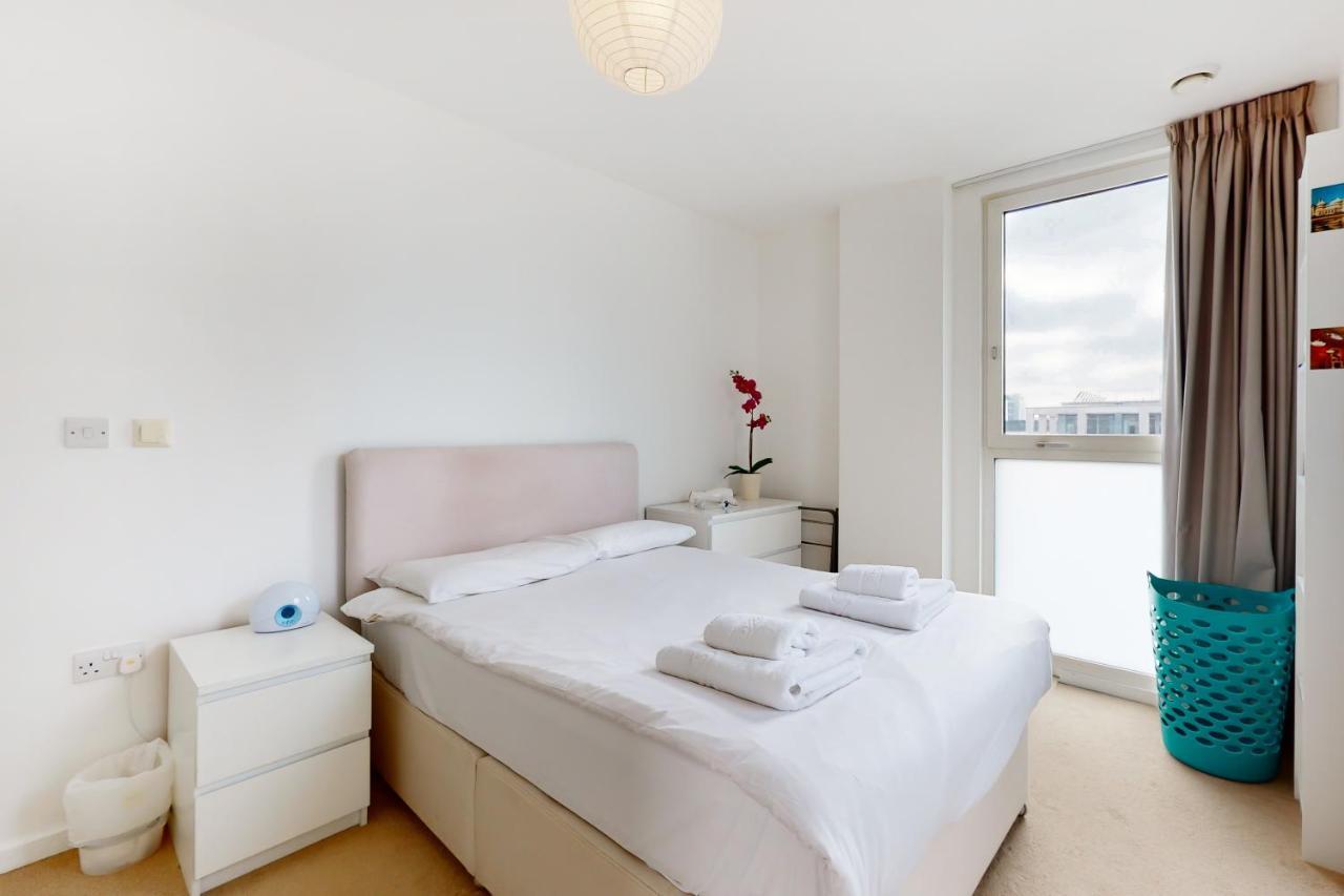 Lovely 2 Bedroom Flat With Balcony In Stratford London Eksteriør bilde