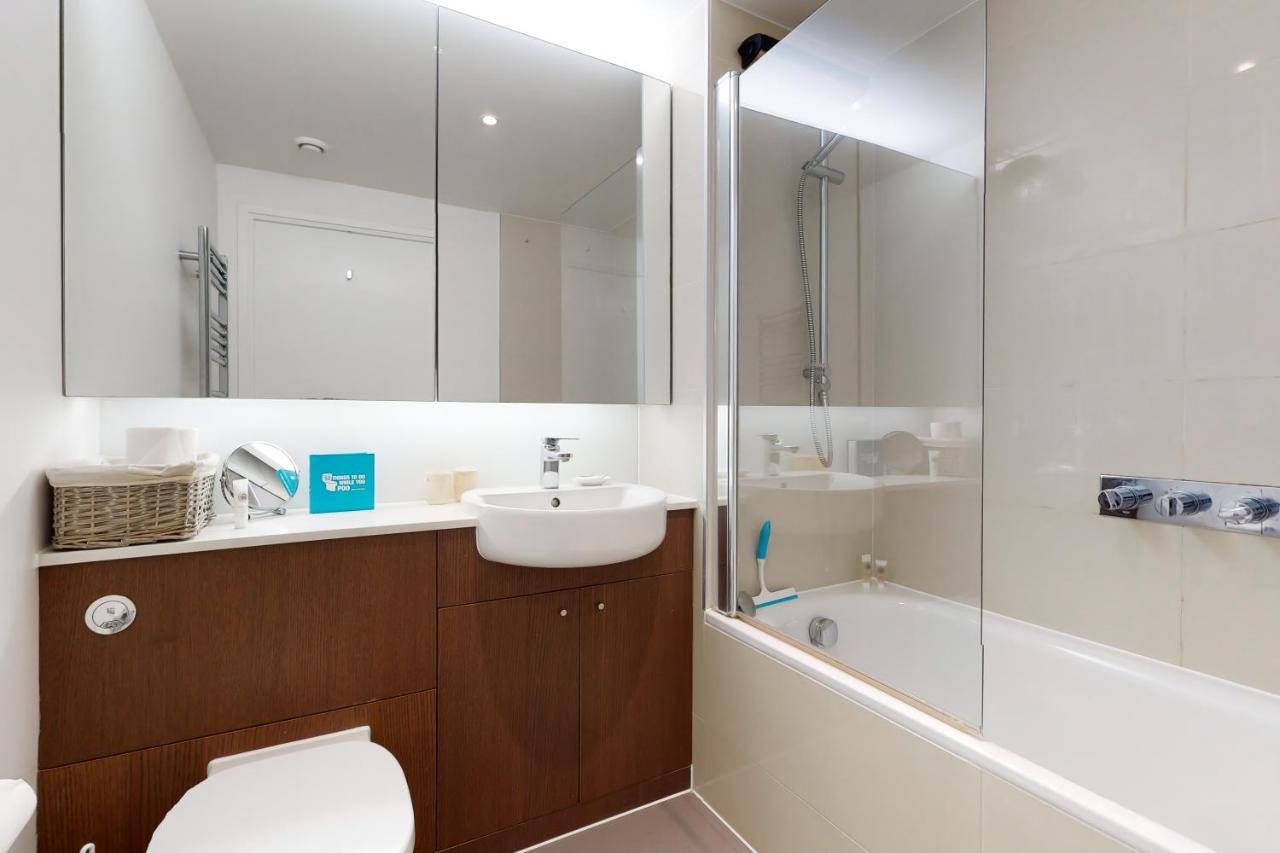 Lovely 2 Bedroom Flat With Balcony In Stratford London Eksteriør bilde