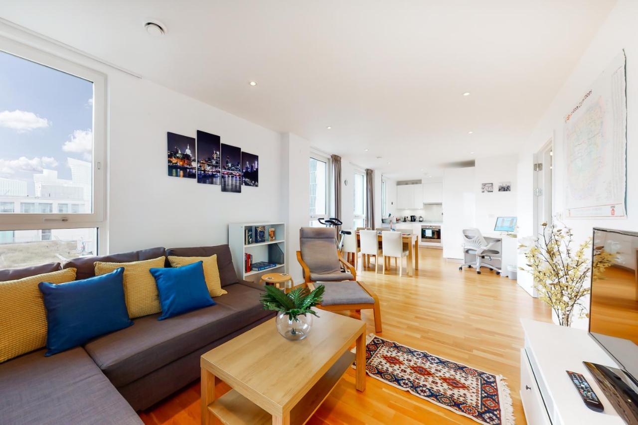 Lovely 2 Bedroom Flat With Balcony In Stratford London Eksteriør bilde