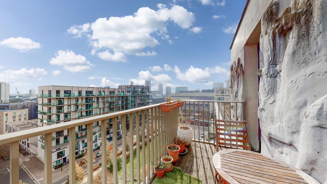 Lovely 2 Bedroom Flat With Balcony In Stratford London Eksteriør bilde